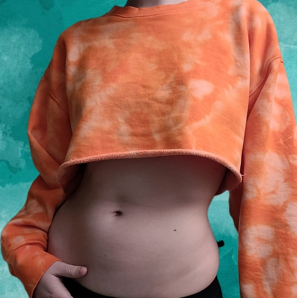 TNA COZY fleece cropped sweater in tye dye print - Picture 2 of 2